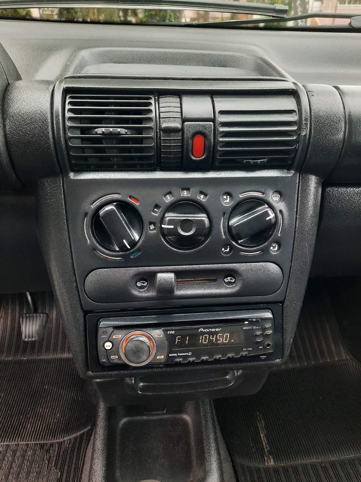 Pick-Up Corsa 1.6 2003 - Versátil E Bem Conservada