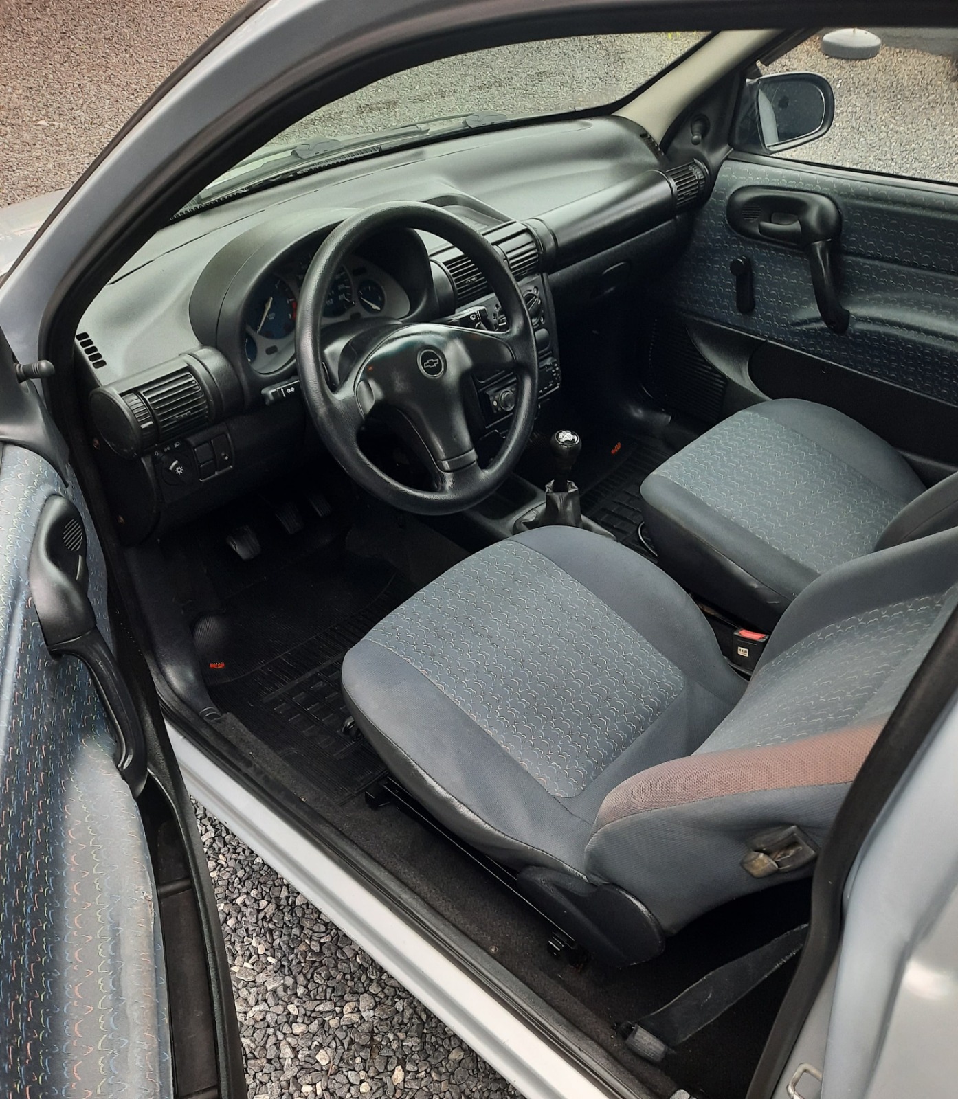 Pick-Up Corsa 1.6 2003 - Versátil E Bem Conservada