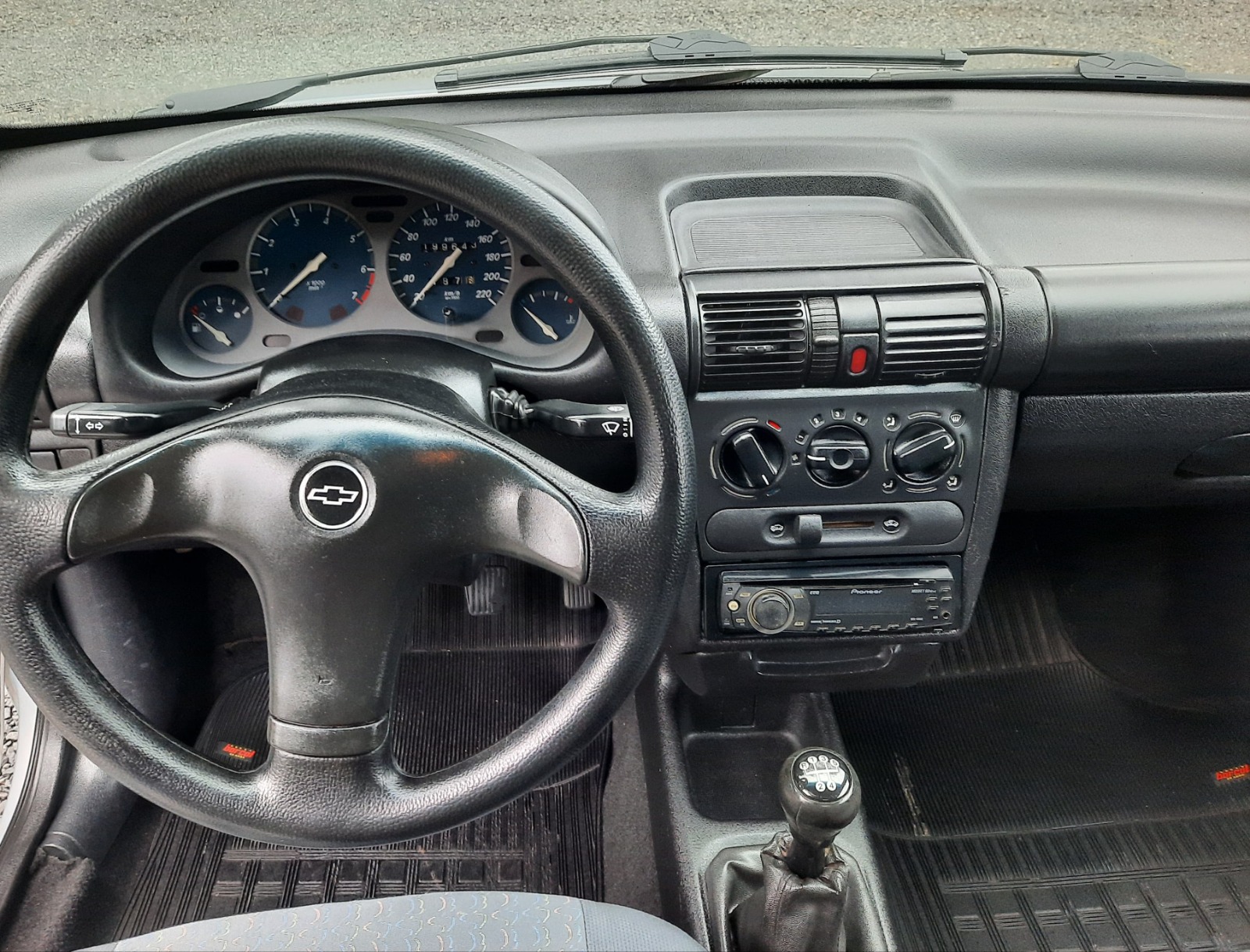 Pick-Up Corsa 1.6 2003 - Versátil E Bem Conservada