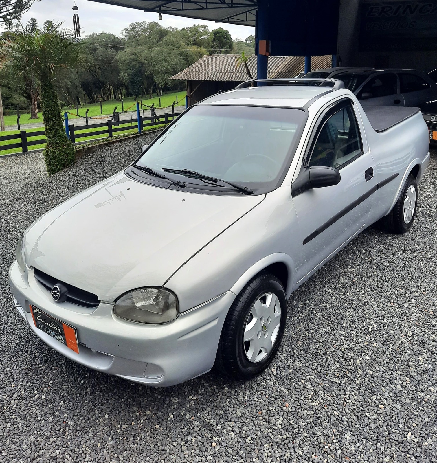 Pick-Up Corsa 1.6 2003 - Versátil E Bem Conservada